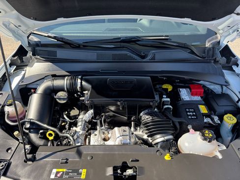 Used 2025 Jeep Compass Trailhawk image 30