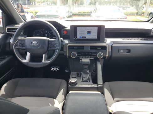 Used 2025 Toyota Tacoma TRD Sport image 15