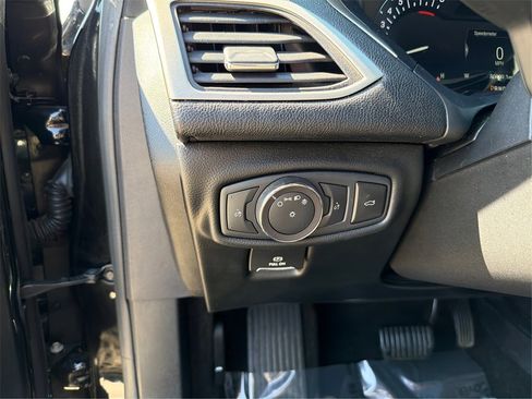 Used 2019 Lincoln MKZ Premiere image 18