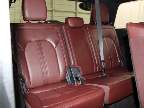 Used 2024 Ford Expedition Limited AWD/4WD image 34