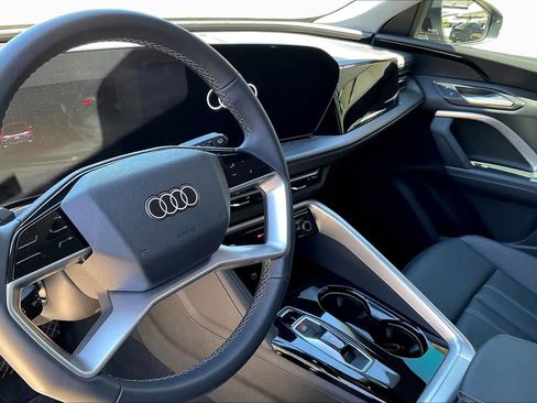 Used 2025 Audi Q5 Premium AWD/4WD image 17