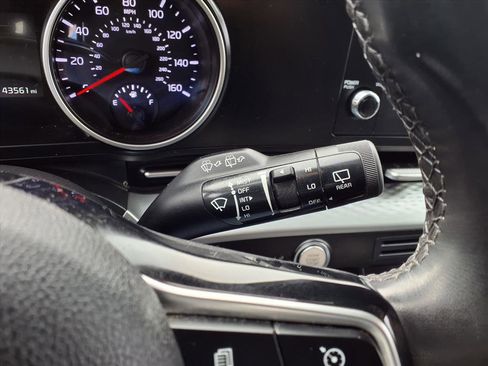 Used 2023 Kia Carnival LX image 15