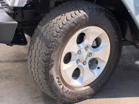 Used 2014 Jeep Wrangler Unlimited Sahara w/ Connectivity Group AWD/4WD image 12