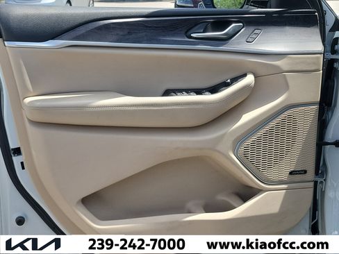 Used 2022 Jeep Grand Cherokee L Limited image 16