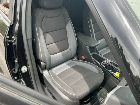 Used 2025 Chevrolet TrailBlazer LT AWD/4WD image 18