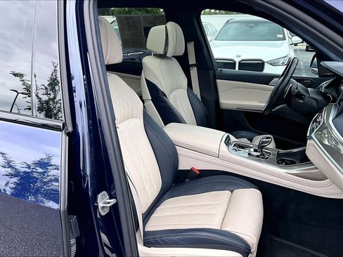 Certified 2022 BMW X7 M50i w/ Dynamic Handling Package AWD/4WD image 9