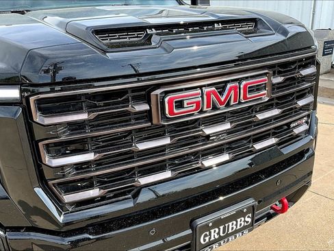 Used 2025 GMC Sierra 2500 AT4X image 38