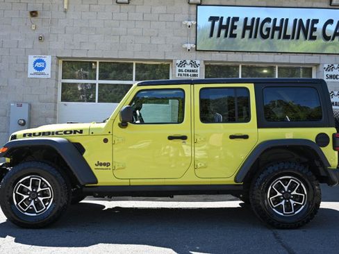 Used 2024 Jeep Wrangler Unlimited Rubicon AWD/4WD image 3