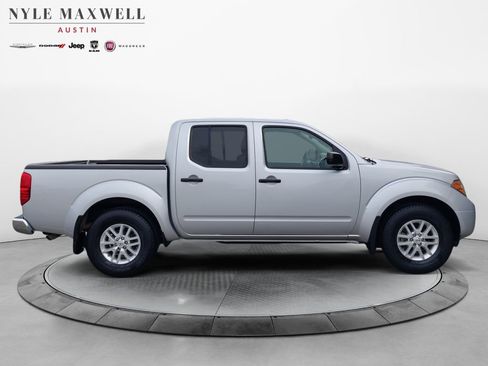 Used 2018 Nissan Frontier SV image 16