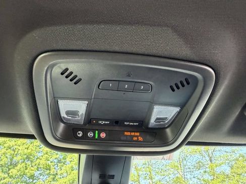 Used 2023 Chevrolet Traverse LT w/ LPO, Floor Liner Package AWD/4WD image 33