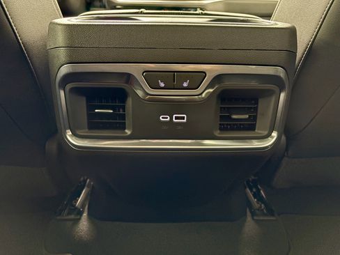 Used 2022 Chevrolet Silverado 1500 High Country w/ Technology Package image 20