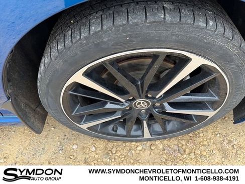 Used 2020 Toyota Camry XSE image 25