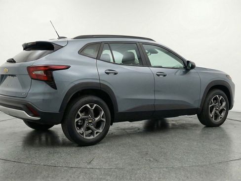 Used 2025 Chevrolet Trax LT image 9