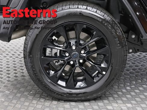 Used 2025 Jeep Wrangler Unlimited Sahara w/ Safety Group AWD/4WD image 30