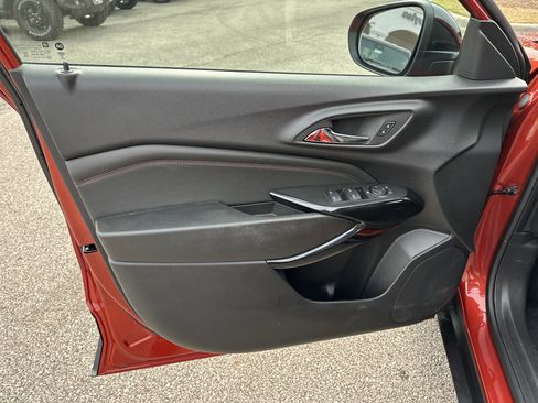 Used 2024 Chevrolet Trax RS w/ Sunroof Package image 10