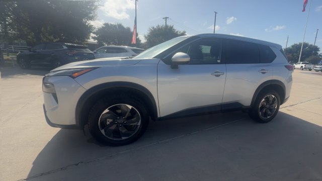 Used 2025 Nissan Rogue SV AWD/4WD image 4