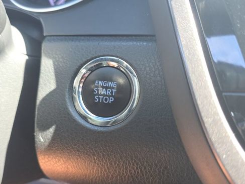 Used 2020 Toyota Camry SE w/ Convenience Package FWD image 23