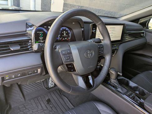 Used 2025 Toyota Camry XSE image 11