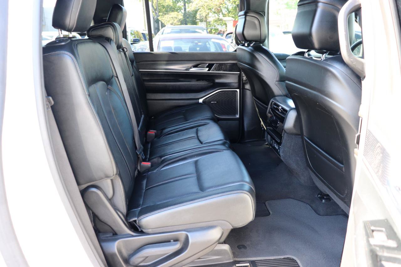 Used 2024 Jeep Wagoneer L Series III w/ Flexible Seating Group AWD/4WD image 15