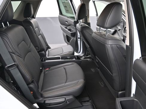 New 2026 Nissan Pathfinder SL image 20