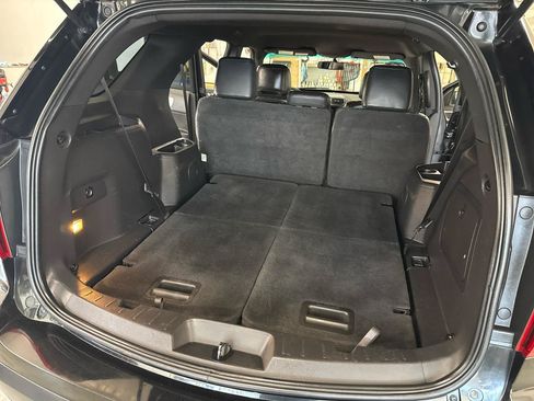 Used 2015 Ford Explorer XLT w/ Equipment Group 202B AWD/4WD image 40