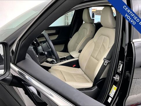 Used 2023 Volvo XC40 B5 Plus w/ Protection Package Premier image 33