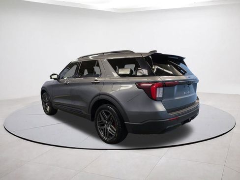 Used 2025 Ford Explorer ST-Line w/ ST-Line Street Pack AWD/4WD image 4