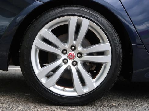 Used 2016 Jaguar XJ R-Sport RWD image 55