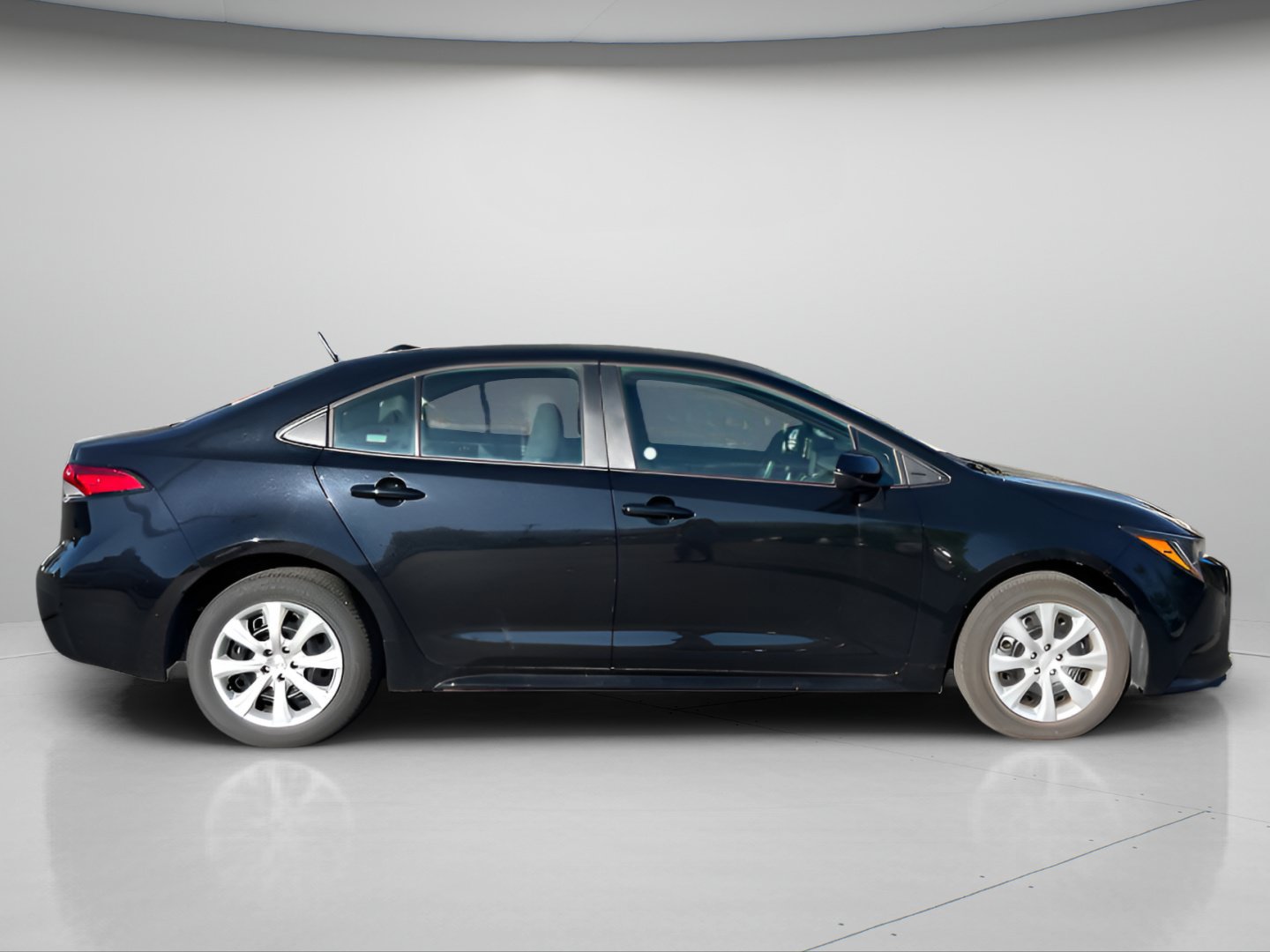 Used 2026 Toyota Corolla LE FWD image 5