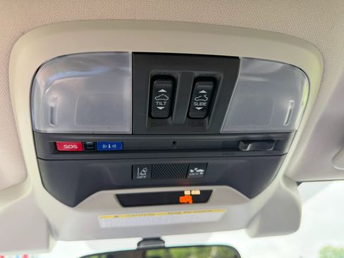 Used 2021 Subaru Crosstrek Hybrid w/ Moonroof Package w/Navigation AWD/4WD image 30