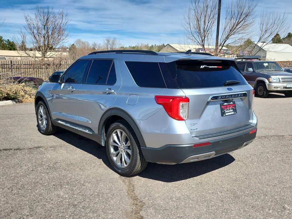 Used 2022 Ford Explorer XLT w/ Equipment Group 202A RWD image 6