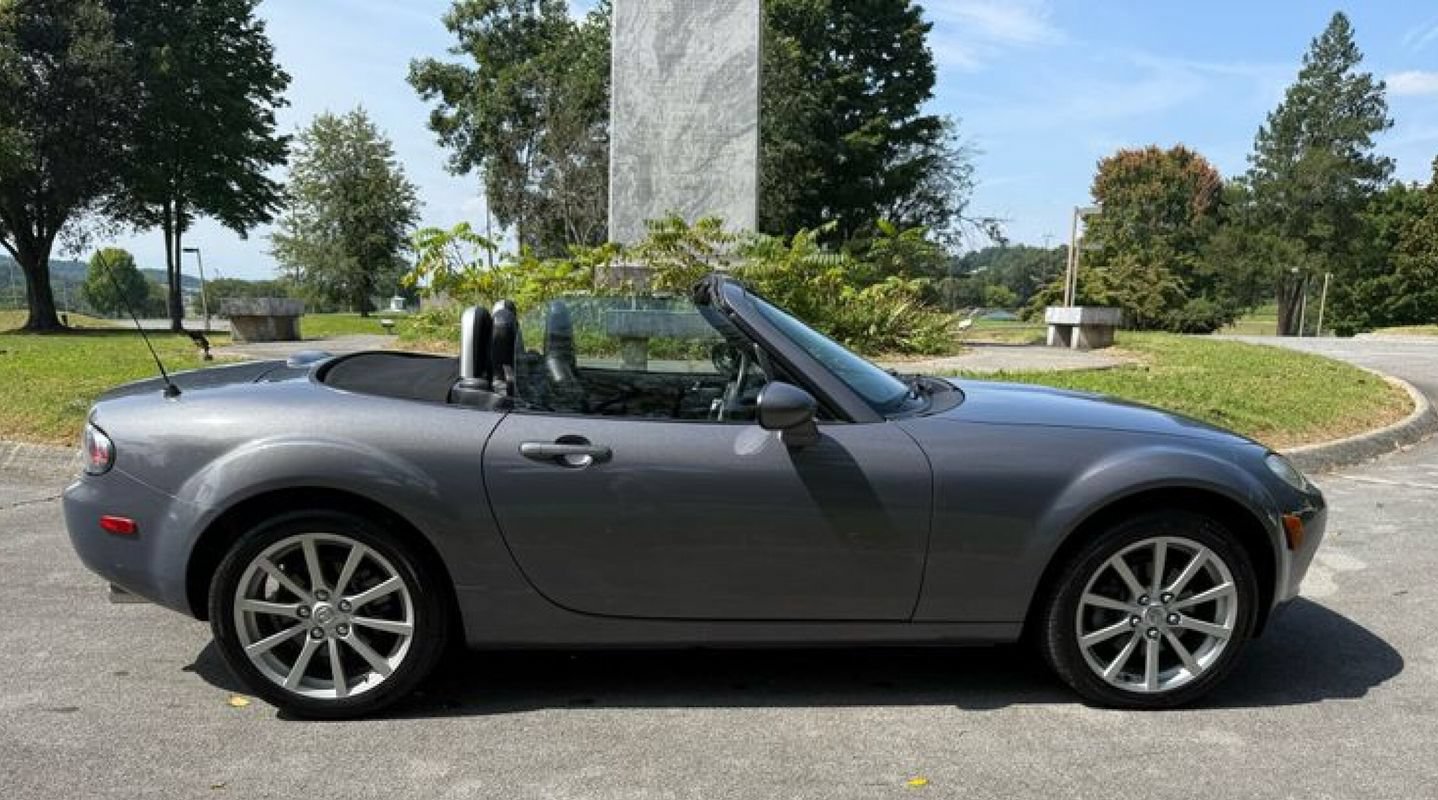 Used 2007 MAZDA MX-5 Miata Grand Touring w/ Premium Pkg RWD image 6