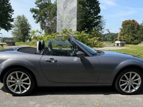 Used 2007 MAZDA MX-5 Miata Grand Touring w/ Premium Pkg RWD image 6