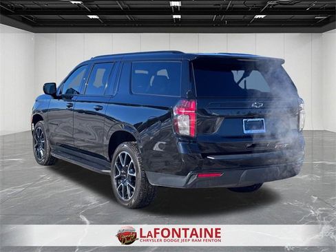 Used 2023 Chevrolet Suburban RST image 3