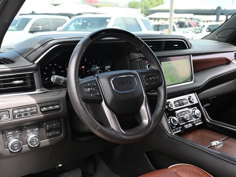 Used 2024 GMC Yukon Denali Ultimate AWD/4WD image 17
