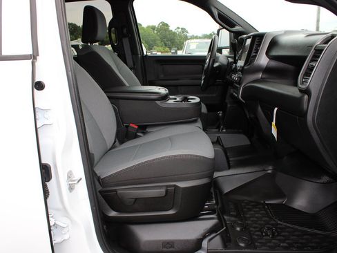 Used 2024 RAM 5500 Tradesman w/ Chrome Appearance Group AWD/4WD image 21
