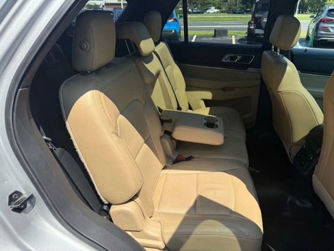 Used 2017 Ford Explorer Limited image 42