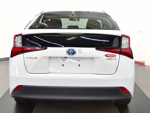 Used 2022 Toyota Prius LE image 9
