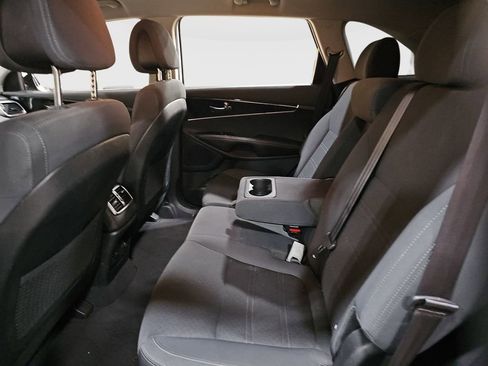 Used 2016 Kia Sorento LX w/ LX Convenience Package image 19