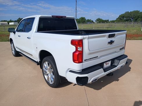 New 2026 Chevrolet Silverado 1500 High Country w/ High Country Premium Package AWD/4WD image 28