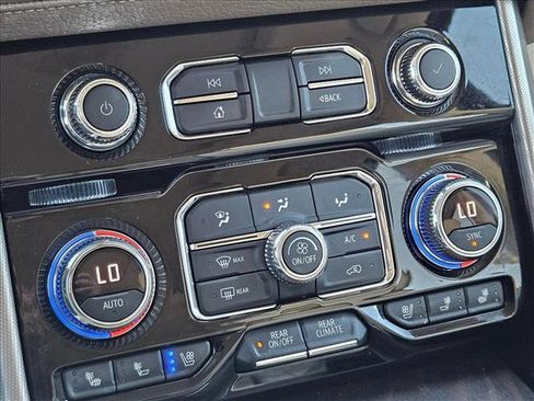 Used 2022 GMC Yukon Denali image 17