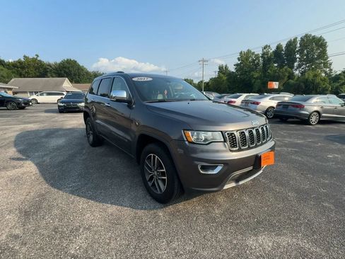 Used 2017 Jeep Grand Cherokee Limited AWD/4WD image 2