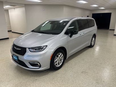 Used 2024 Chrysler Pacifica Touring-L