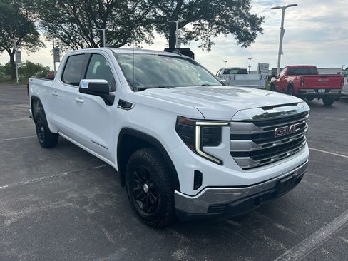 Used 2024 GMC Sierra 1500 SLE AWD/4WD image 3
