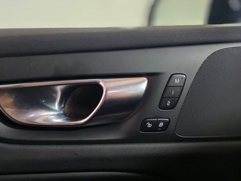 Used 2025 Volvo V60 B5 Cross Country Plus image 23