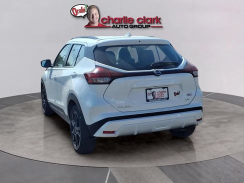 Used 2023 Nissan Kicks SR w/ SR Premium Package FWD image 3