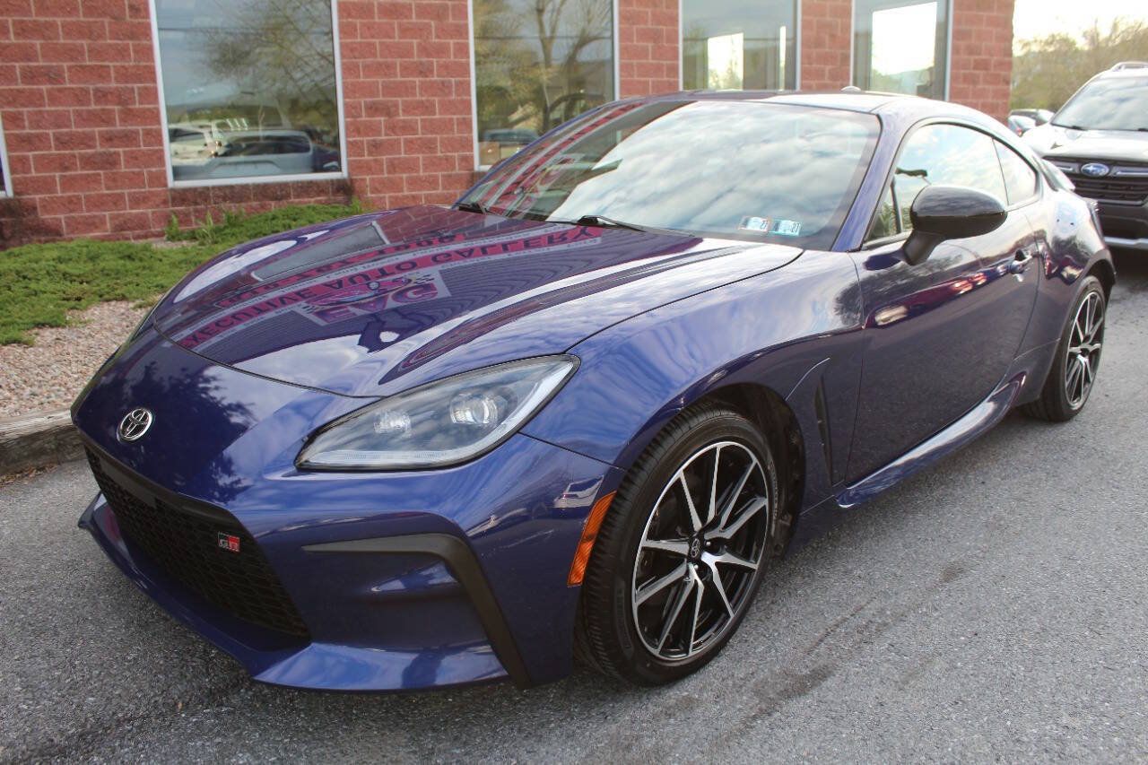 Used 2023 Toyota GR86 RWD image 2