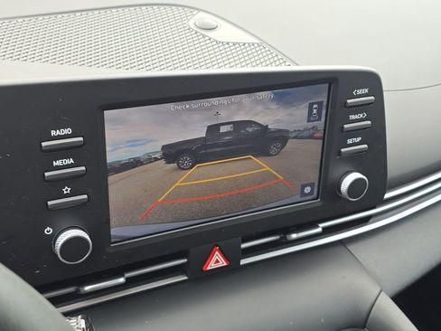 Used 2023 Hyundai Elantra SE w/ Winter Weather Package image 17