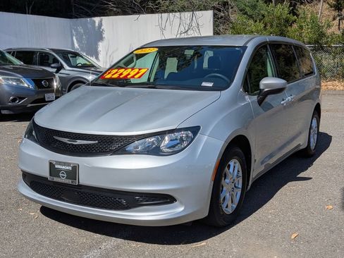 Used 2023 Chrysler Voyager LX FWD image 2