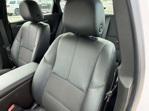 Used 2019 Chevrolet Impala LT FWD image 26